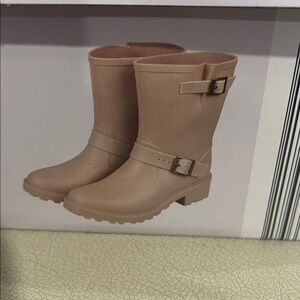 Serra Spring Rain Boots Size 9 NWT Water‎ resistant Cushioned insole